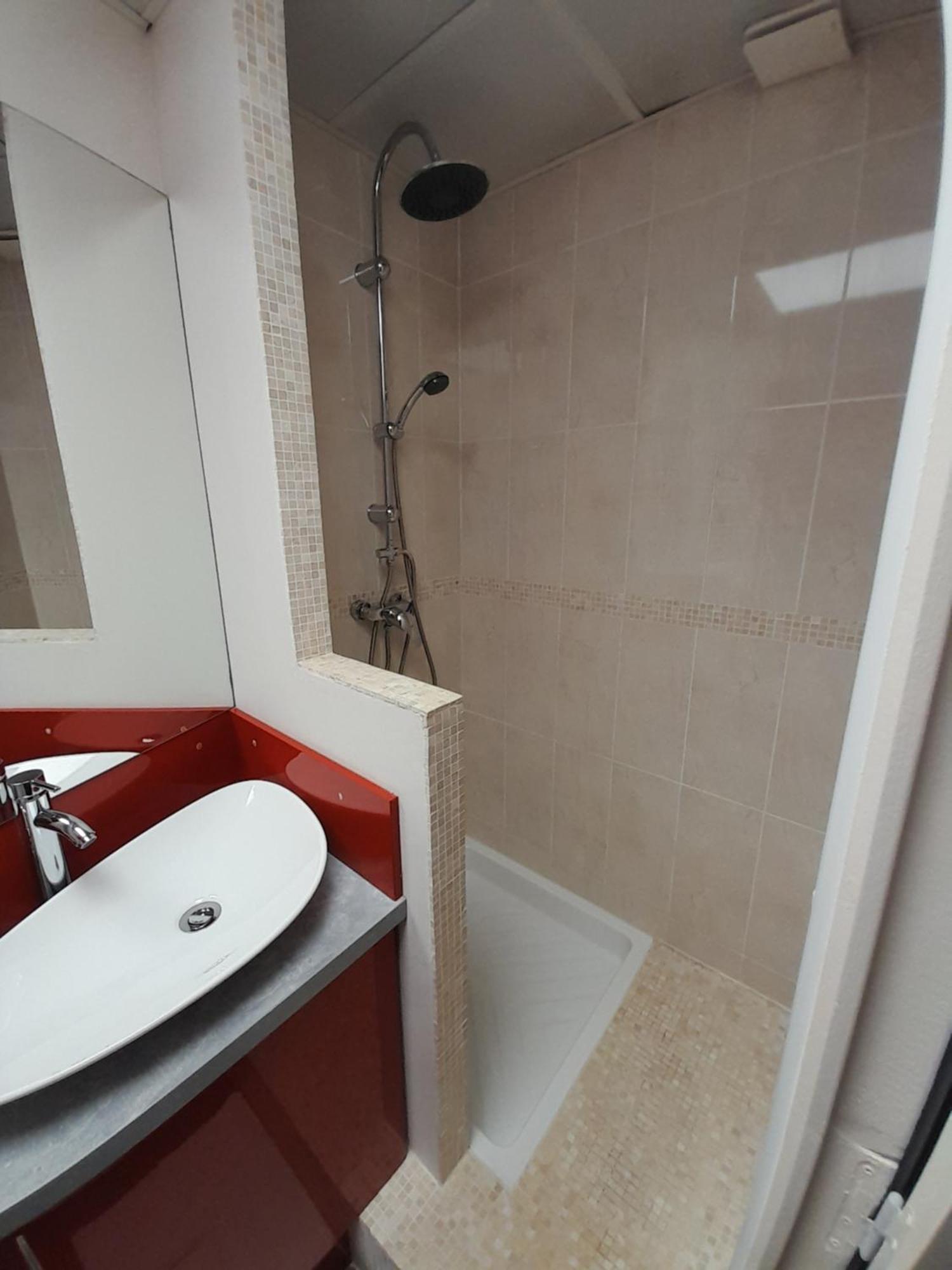 La Chaloupe 4 Bed & Breakfast Thiers Bagian luar foto
